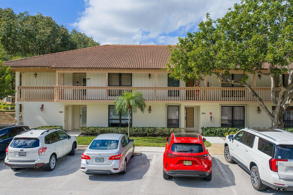 Photo of 505 Brackenwood Place, Palm Beach Gardens, FL 33418 (MLS # B26001981)