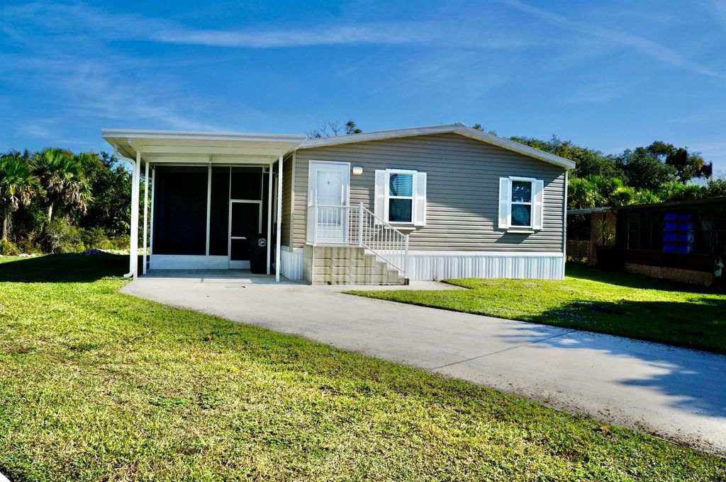 Photo of 325 Mockingbird Avenue, Fort Pierce, FL 34982 (MLS # R11145883)