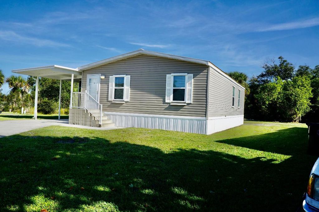 Photo of 325 Mockingbird Avenue, Fort Pierce, FL 34982 (MLS # R11145883)