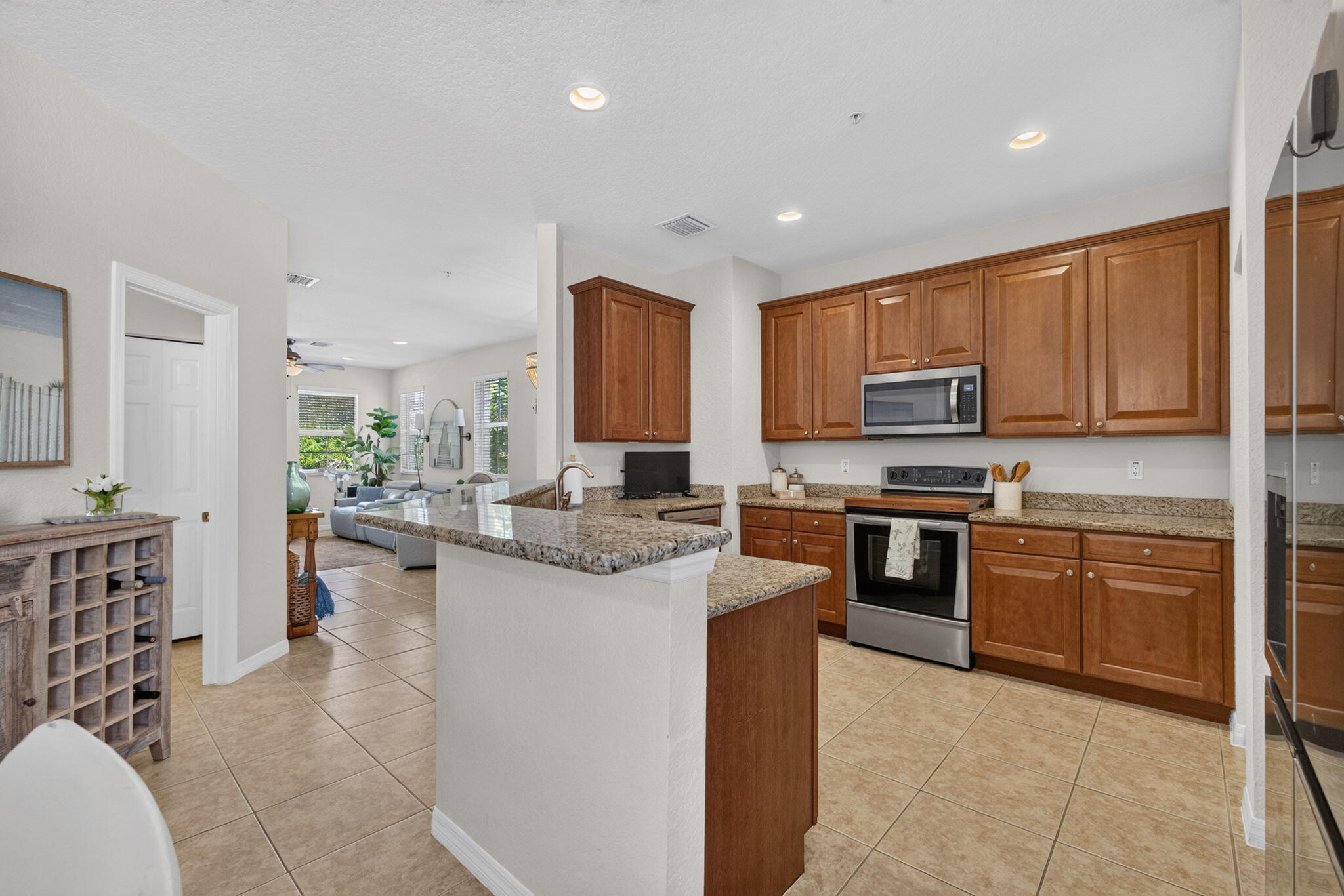128 W Royal Palm Circle 101