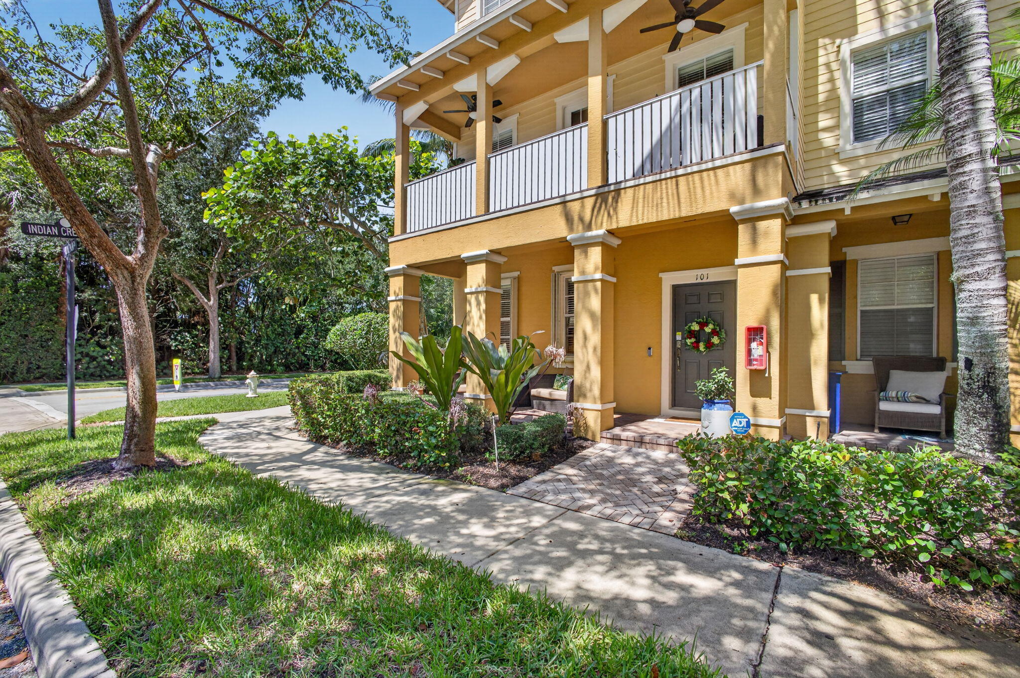 128 W Royal Palm Circle