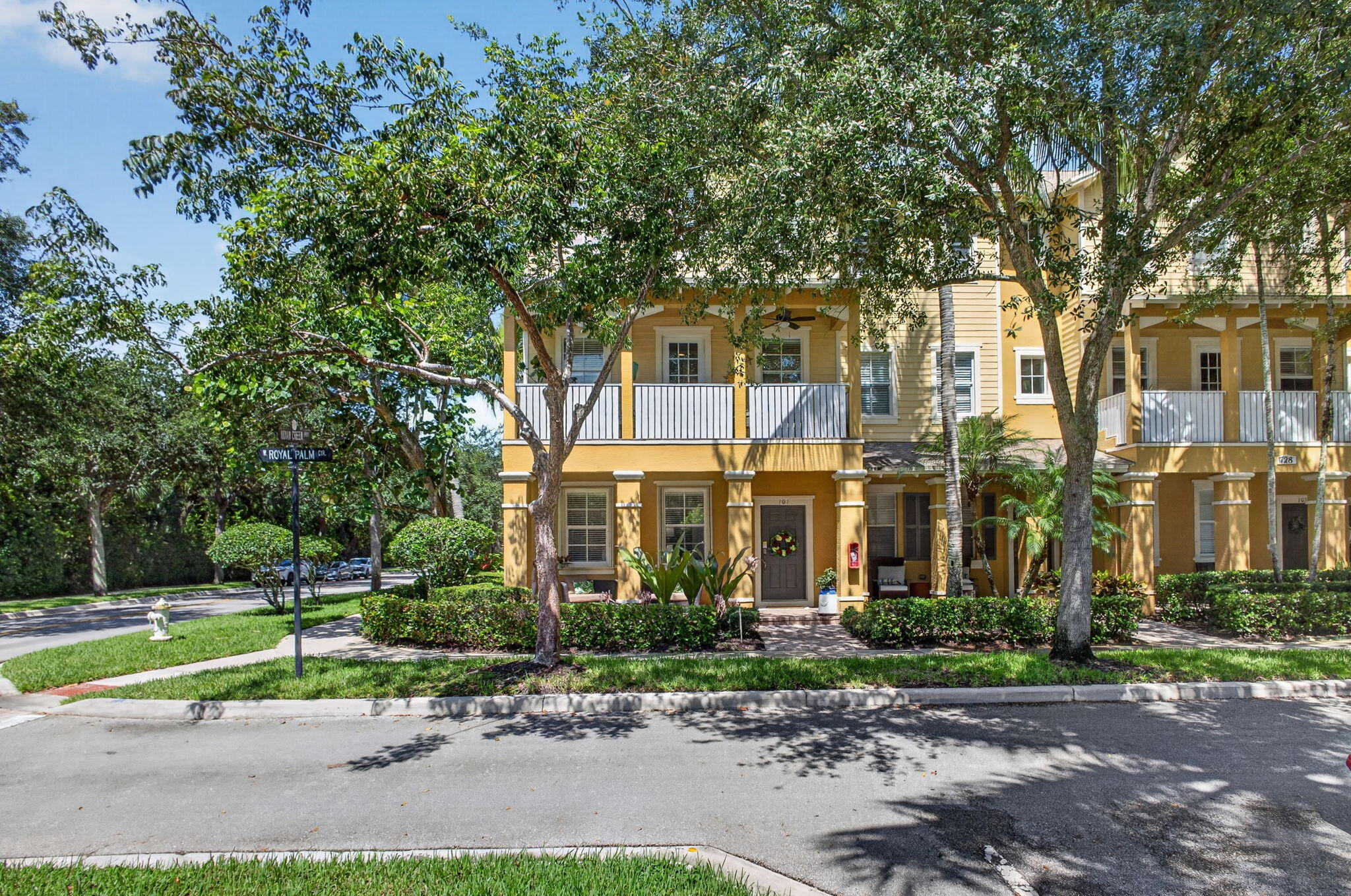 128 W Royal Palm Circle 101