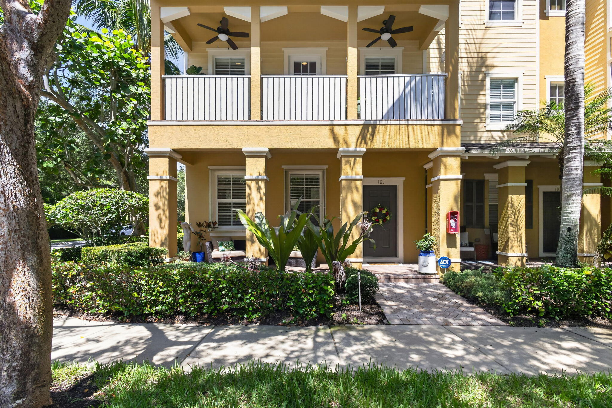 128 W Royal Palm Circle 101