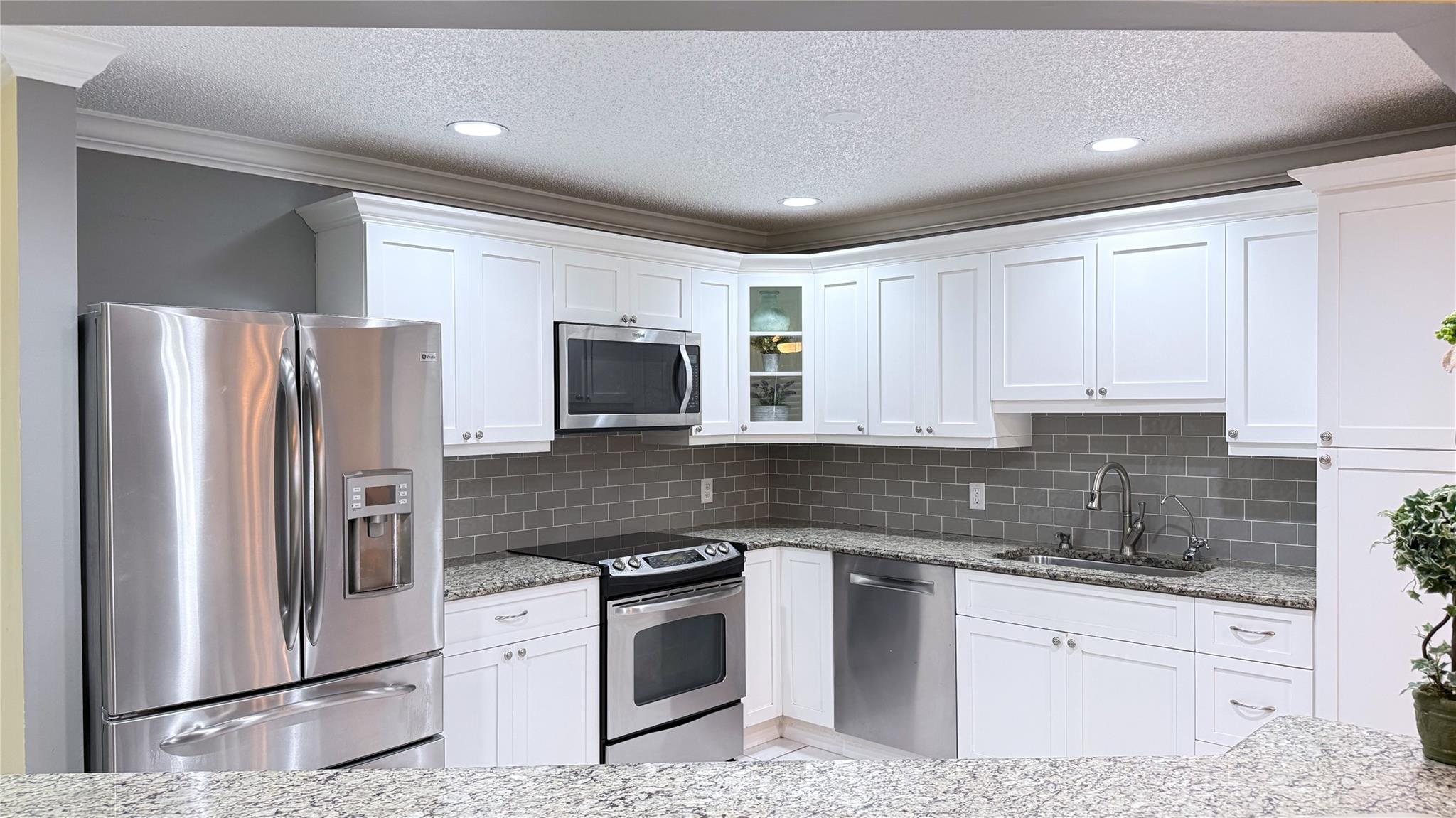 10 E Lexington Ln E B