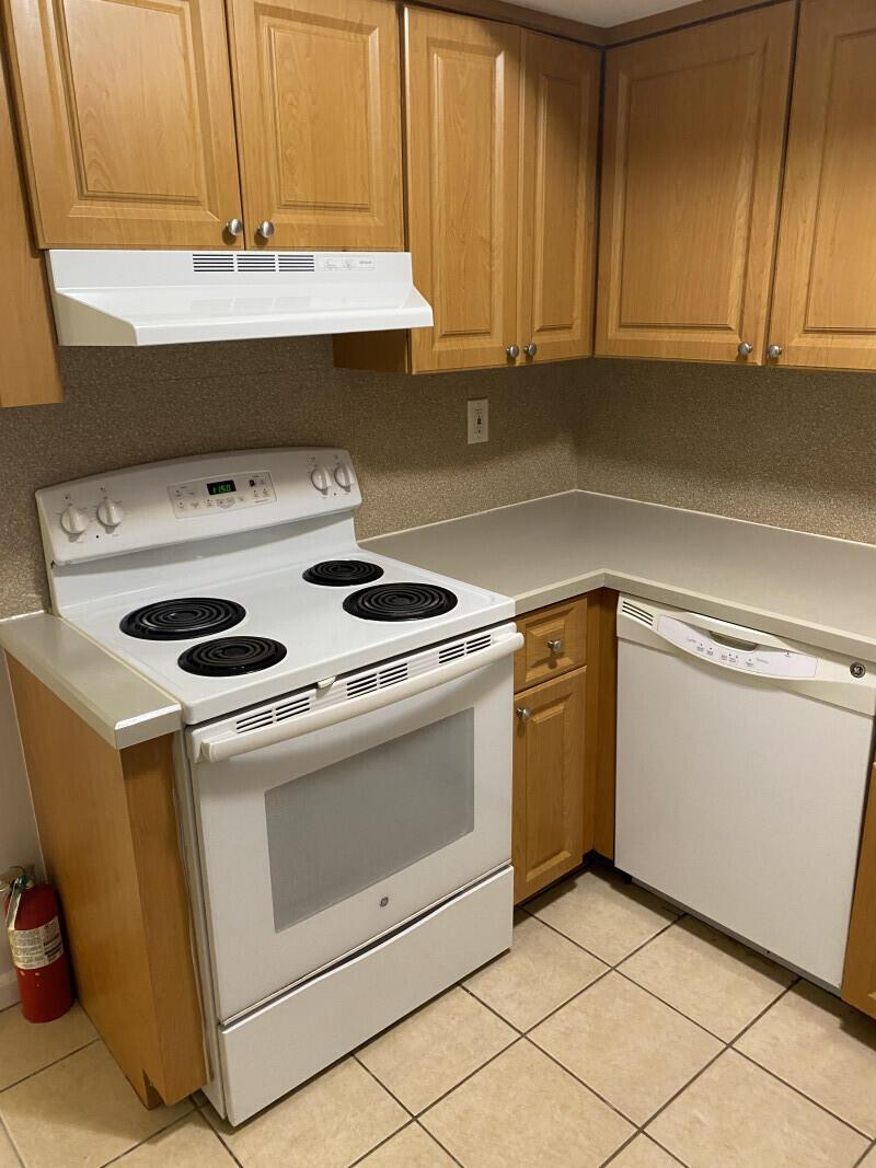 PALM BEACH LAKE WORTH EST - Residential Lease