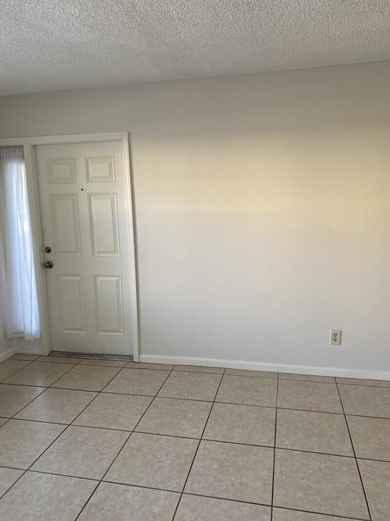 PALM BEACH LAKE WORTH EST - Residential Lease