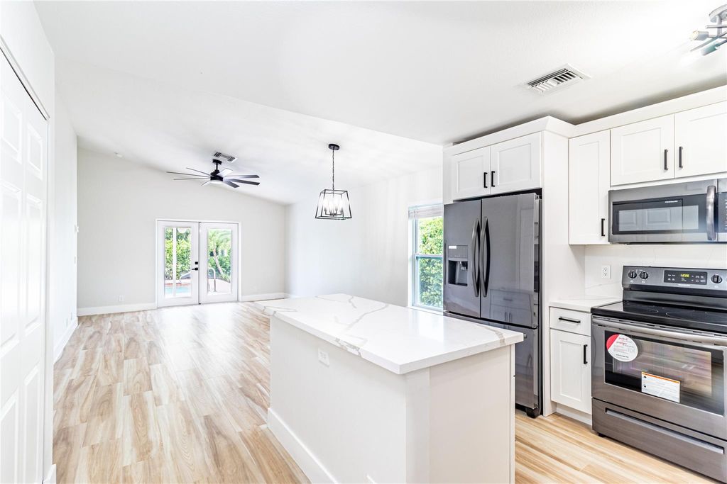 Photo of 305 S Swinton Avenue, Delray Beach, FL 33444 (MLS # F10535718)