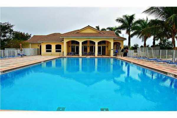 THIRD REPLAT OF PORTOFINO ISLES - Residential