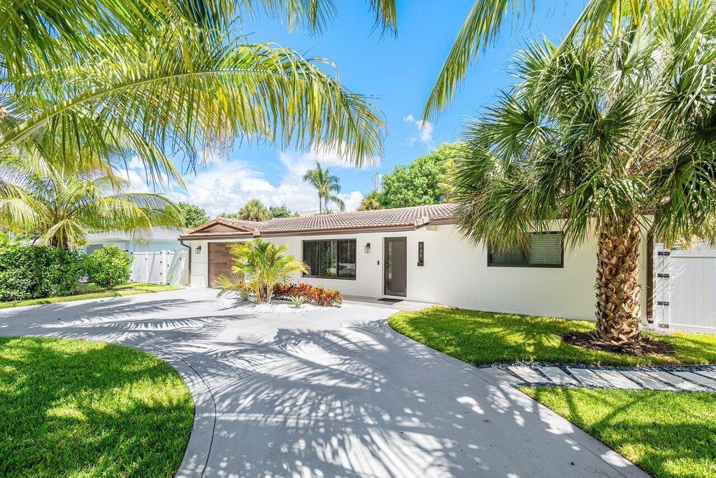 Photo of 739 NW 7th Street, Boca Raton, FL 33486 (MLS # R11115353)