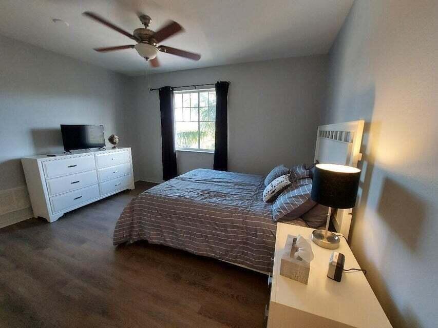 VILLAS AT EMERALD DUNES CONDO - Residential Lease