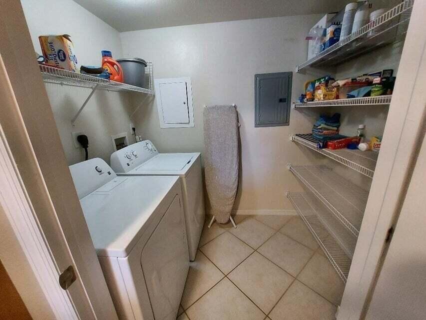 VILLAS AT EMERALD DUNES CONDO - Residential Lease