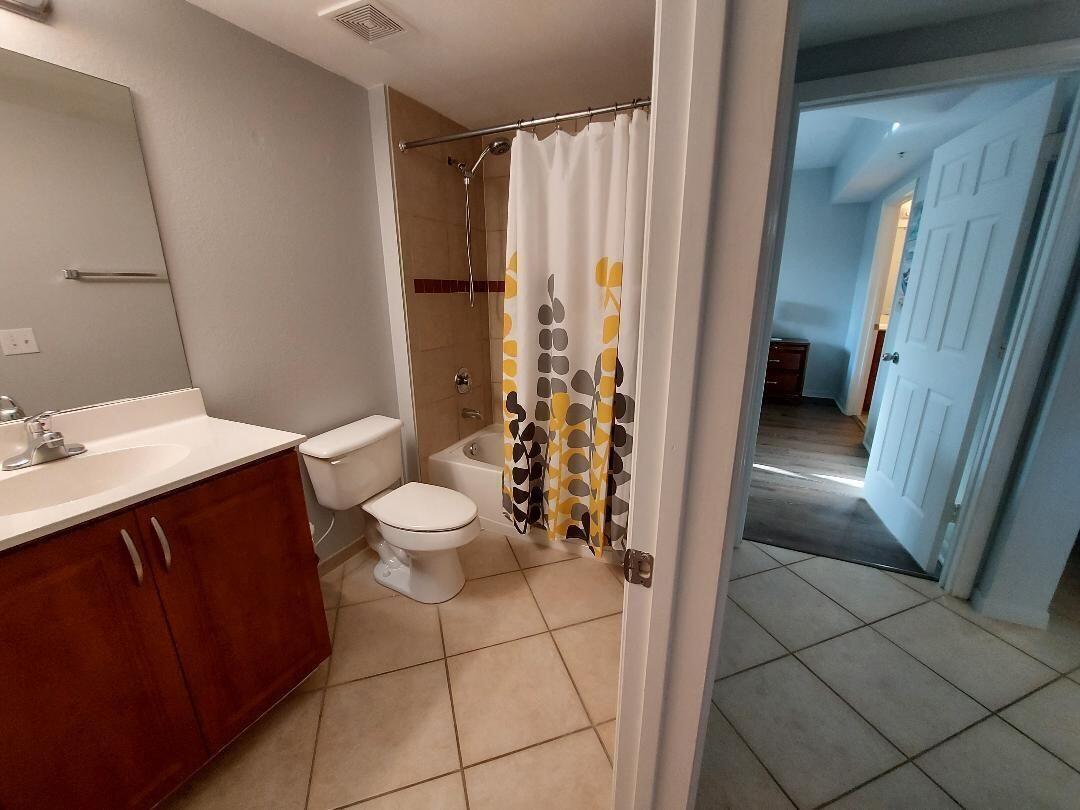 VILLAS AT EMERALD DUNES CONDO - Residential Lease