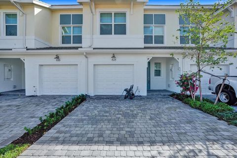 Townhouse in Deerfield Beach FL 616 Parsons Way Way.jpg