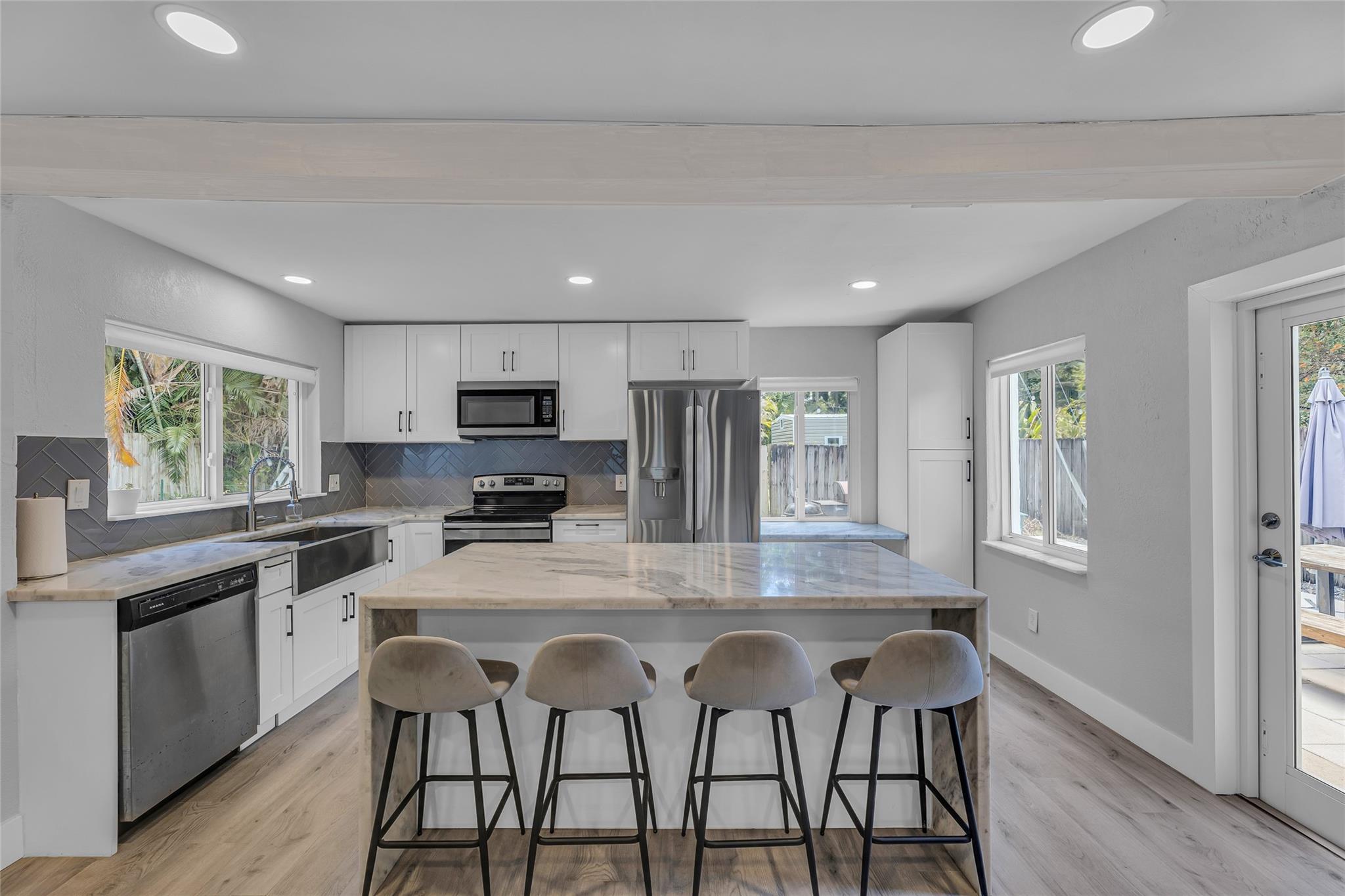 1006 SW 21 St