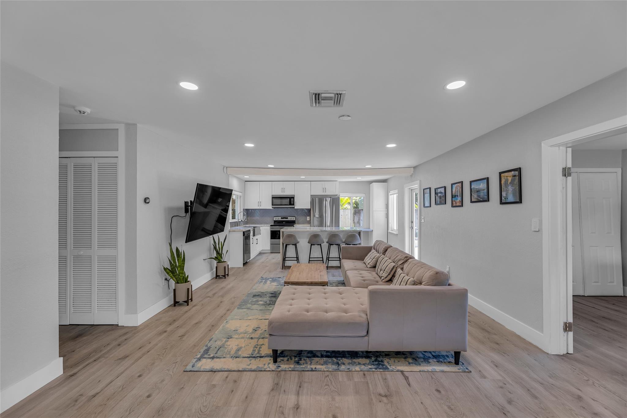 1006 SW 21 St
