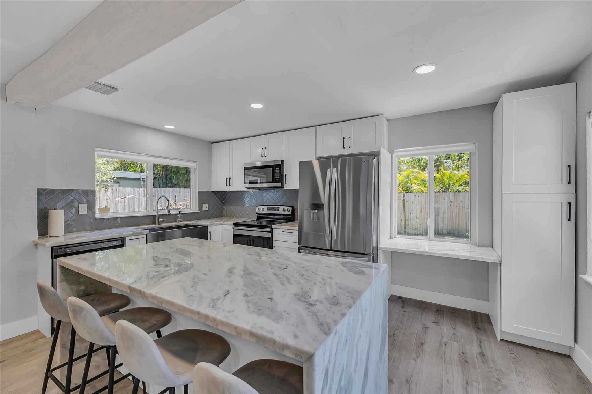 1006 SW 21 St