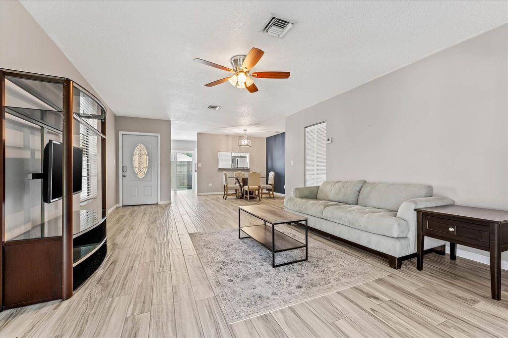 Photo of 193 SE 1st Circle #B, Boynton Beach, FL 33435 (MLS # R11116166)