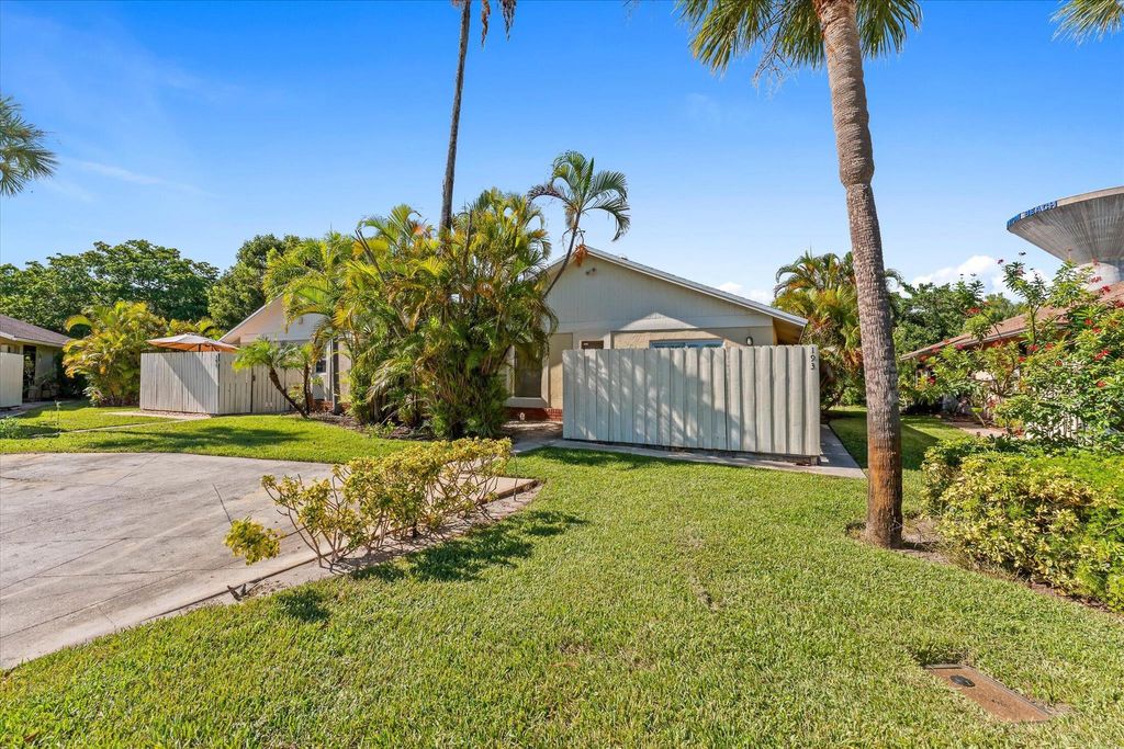 Photo of 193 SE 1st Circle #B, Boynton Beach, FL 33435 (MLS # R11116166)