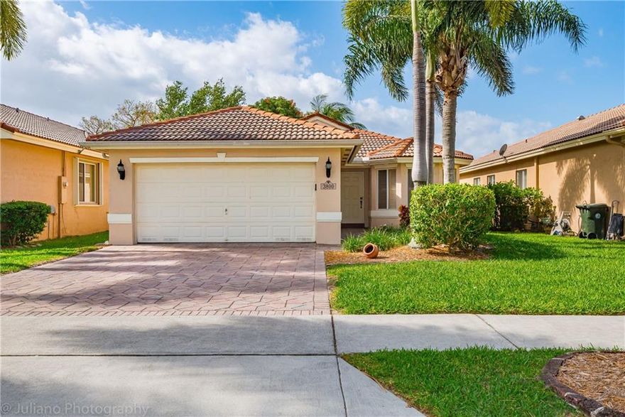 COME QUICK, THIS HOME WILL NOT LAST!! THIS BEAUTIFUL MOVE IN READY 3 BEDROOM, 2 BATHROOM, 2 CAR GARAGE LAKEFRONT HOME IS WHAT YOU HAVE BEEN LOOKING FOR.  THIS ONE OWNER HOME HAS BEEN METICULOUSLY & LOVINGLY CARED FOR BY THE ORIGINAL OWNERS! LOCATED IN BEAUTIFUL BANYAN TRAILS. PROPERTY OFFERS GREAT COMMUNITY AMMENITIES, PARKS, AND GREAT SCHOOLS. COME STOP BY THIS WEEKEND, YOU WILL NOT BE DISAPPOINTED!!