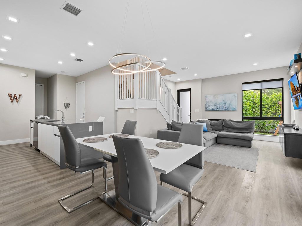 Photo of 340 SW 16th Street, Fort Lauderdale, FL 33315 (MLS # F10433500)