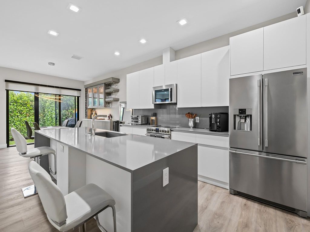 Photo of 340 SW 16th Street, Fort Lauderdale, FL 33315 (MLS # F10433500)