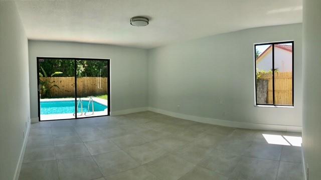 Boulevard North 92-18 B - Residential