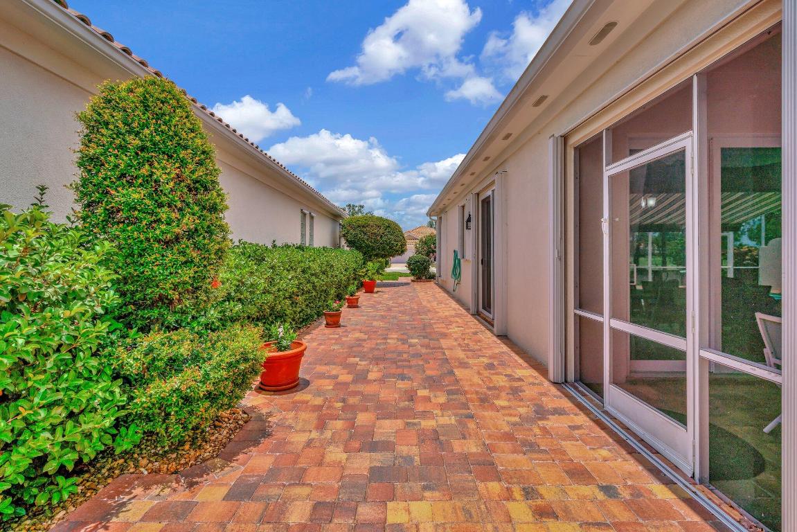 DOUBLE TREE - Residential