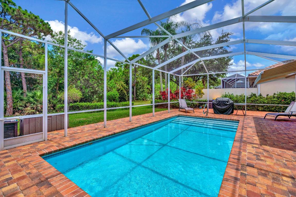 DOUBLE TREE - Residential