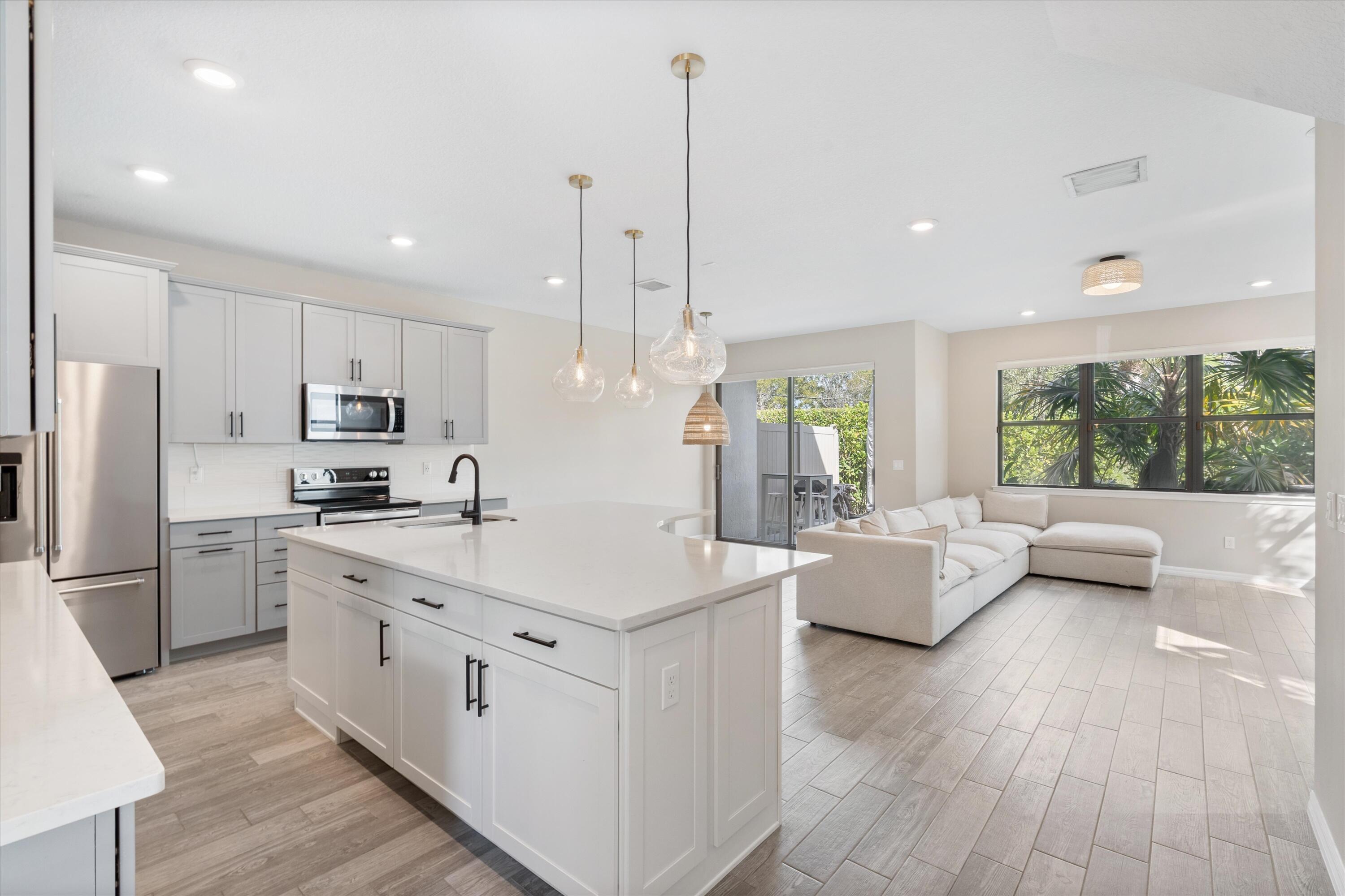 2147 Appleton Circle N