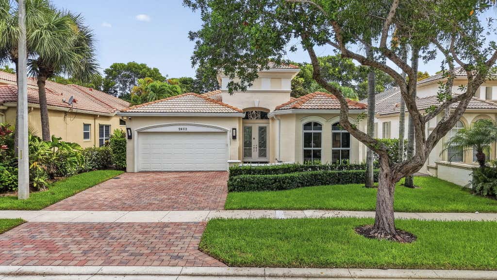 Photo of 9469 VIA ELEGANTE, Wellington, FL 33411 (MLS # B26060258)