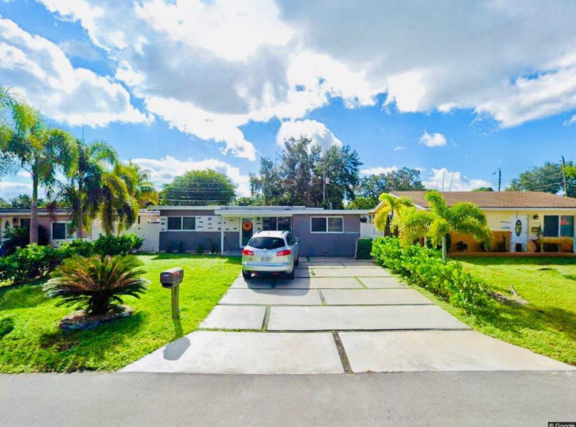 Charming house with very comfortable floor plan, ready to move in. Excellent location!!. Home boast a beautiful fenced patio with above ground pool perfect for family gatherings. Kitchen has stainless steal appliances. No Smoking inside the house. Small pet under 30 pounds allowed with additional deposit.
