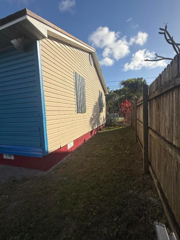 PALM BEACH FARMS CO 7 - Residential