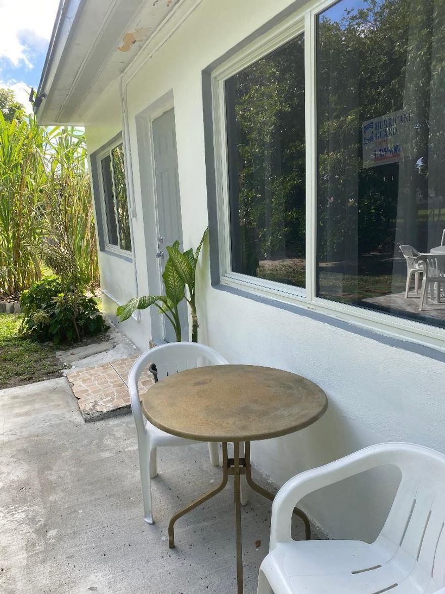 UNFURNISHED EFFICIENCY FOR RENT, RENT INCLUDES LIGHT AND WATER.  FRESHLY PAINTED.