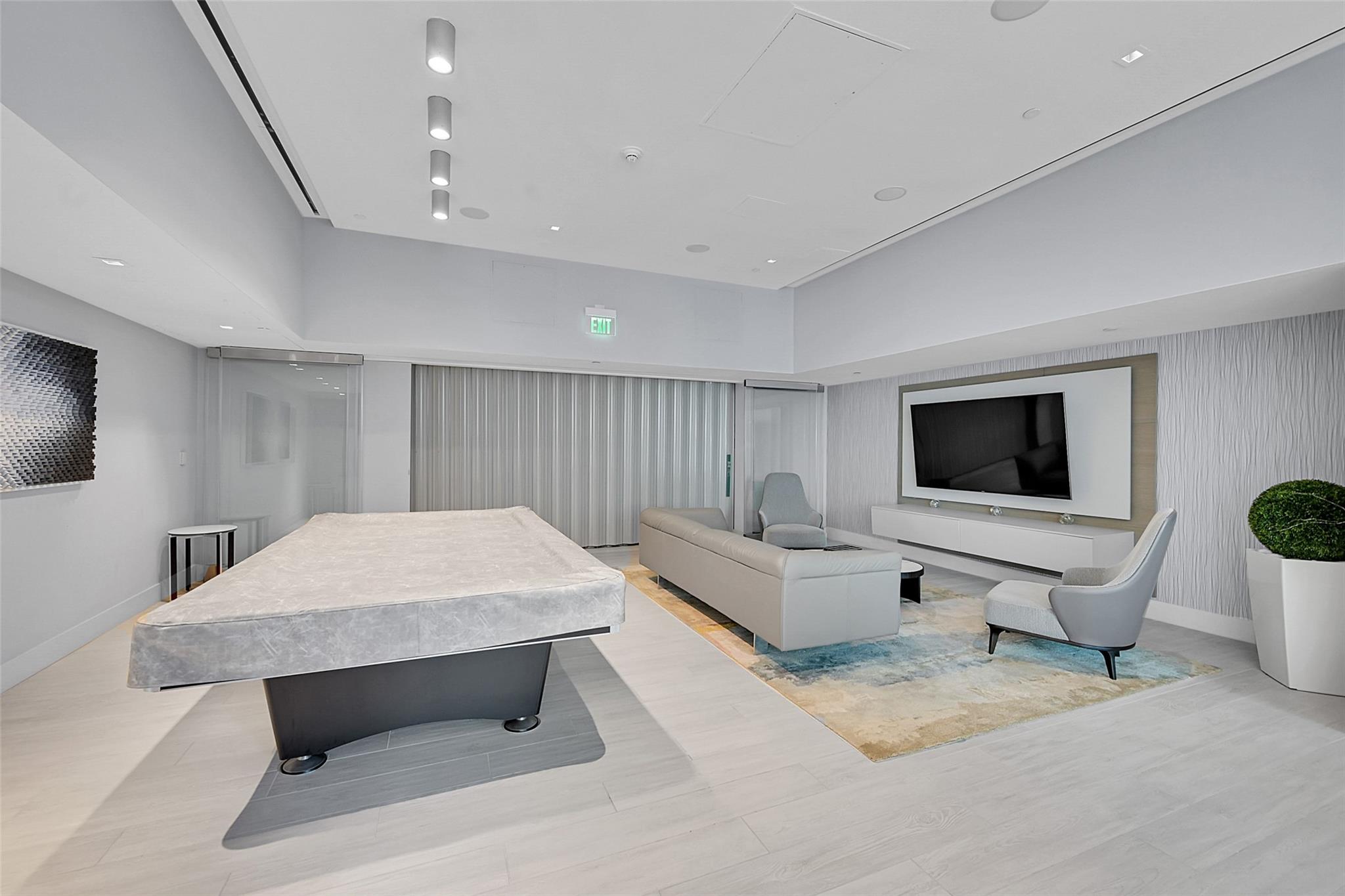 Diplomat Residences - Residential