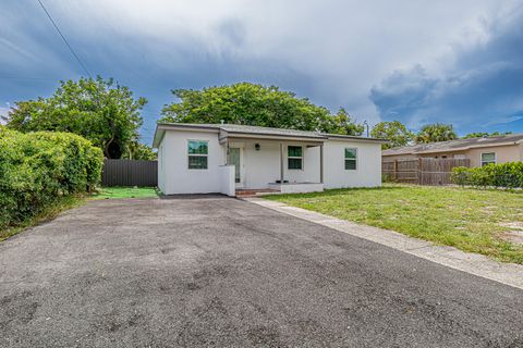 Property photo of 1416 S C Street, Lake Worth Beach, FL 33460