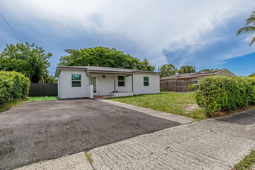 Photo of 1416 S C Street, Lake Worth Beach, FL 33460 (MLS # B26051205)