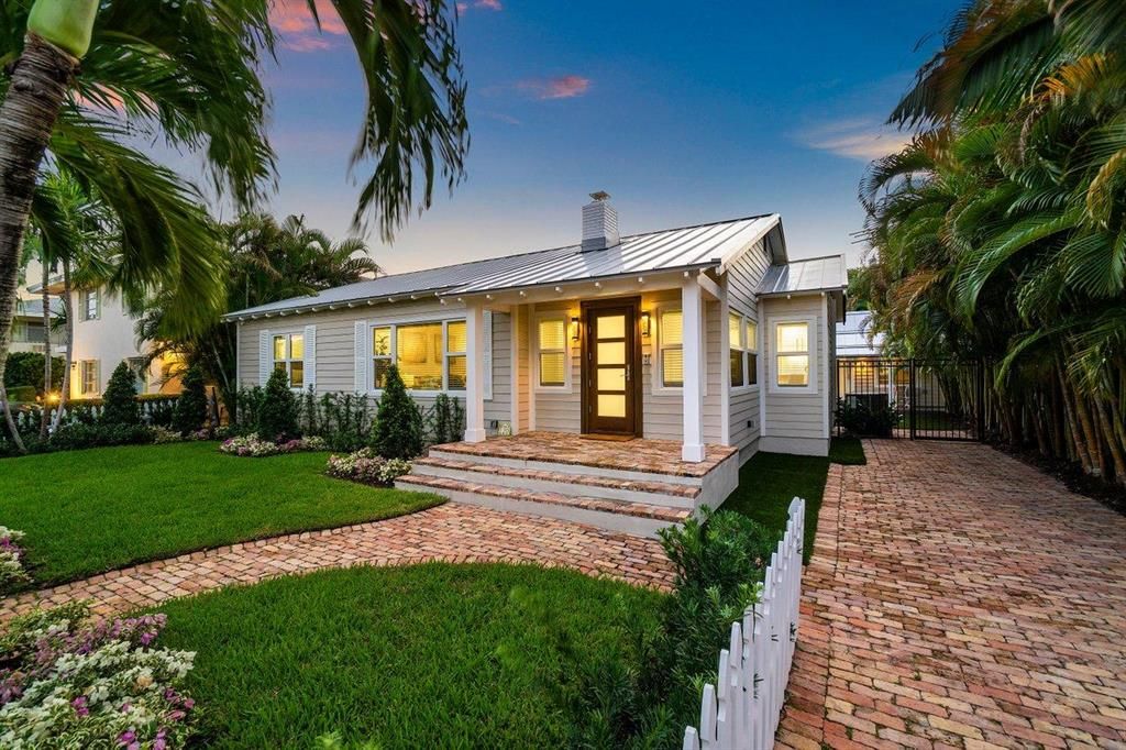 Photo of 120 NE 7th Avenue, Delray Beach, FL 33483 (MLS # R10714454)