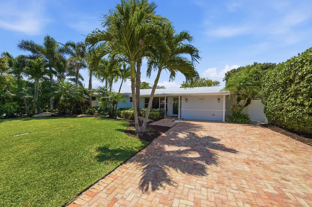 Photo of 2600 NE 20th Street, Pompano Beach, FL 33062 (MLS # B26021958)