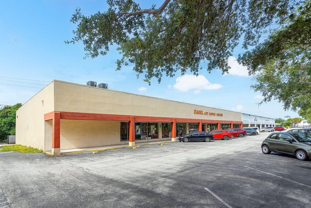 Photo of 810 Park Avenue, Lake Park, FL 33403 (MLS # B26034593)