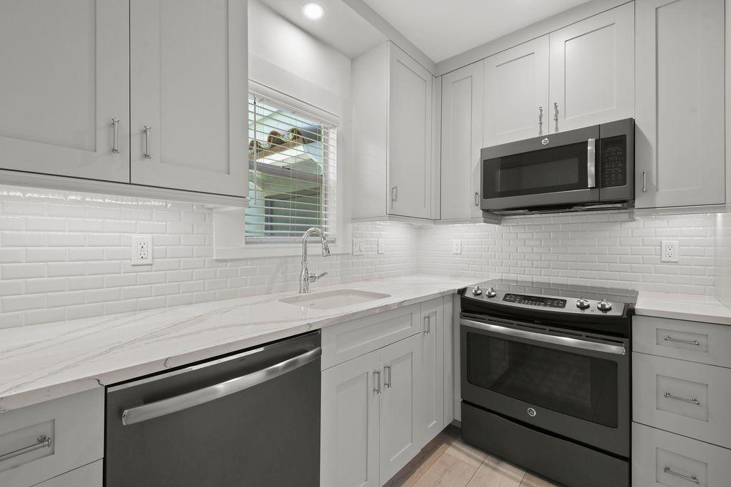 LAKE WORTH TOWN OF - Residential Lease