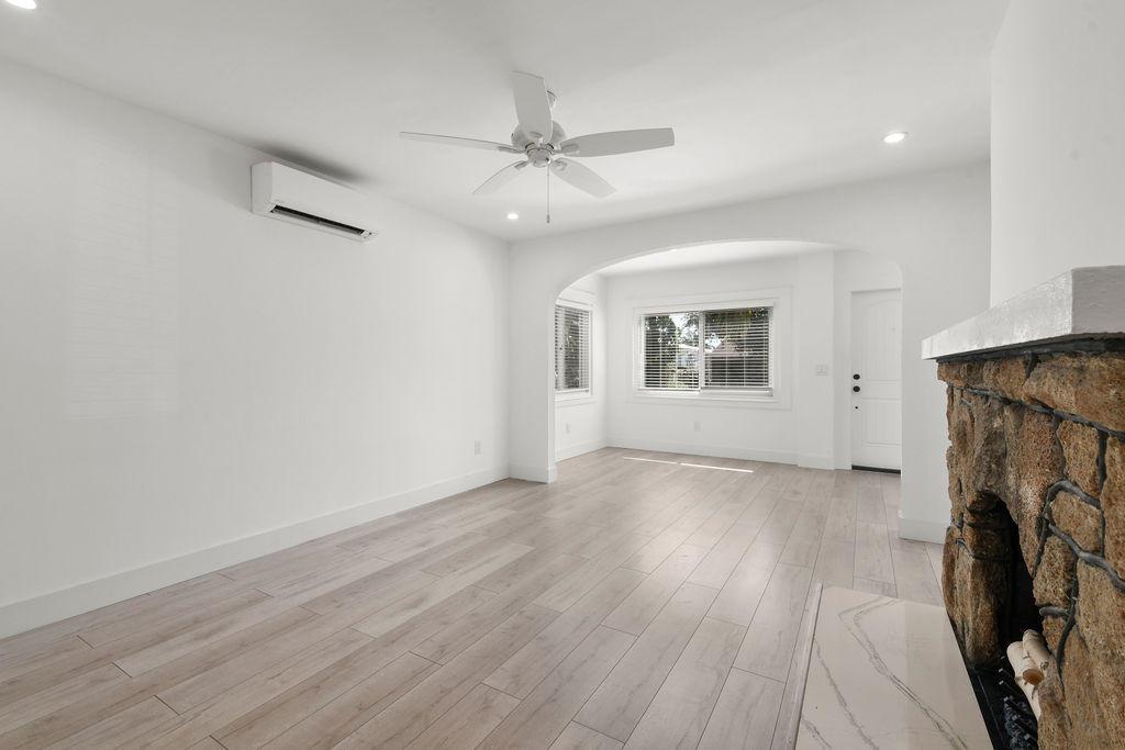 LAKE WORTH TOWN OF - Residential Lease