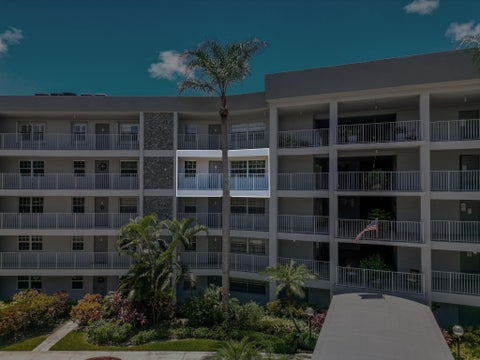 Tiny photo for 4020 W PALM AIRE Drive #408, Pompano Beach, FL 33069 (MLS # B26069961)