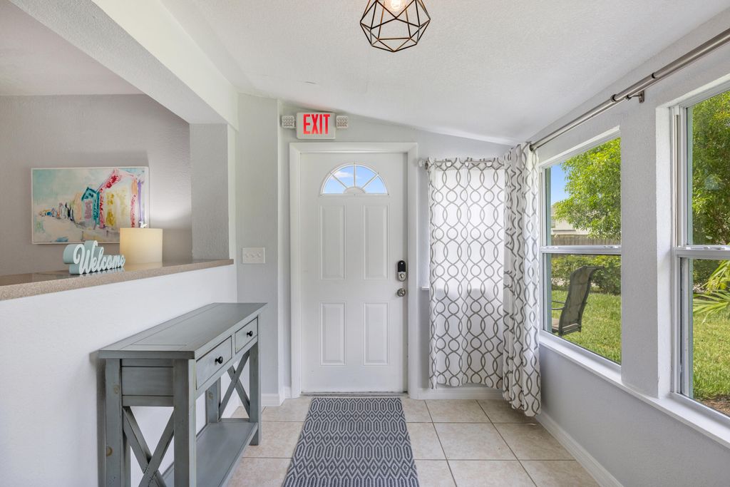 Photo of 1310 4th Court, Vero Beach, FL 32960 (MLS # B26014419)