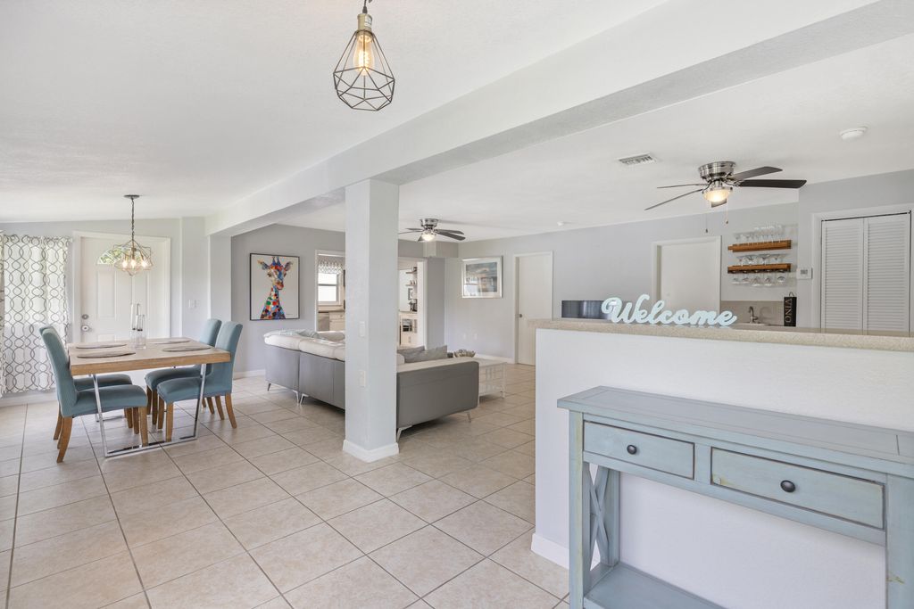 Photo of 1310 4th Court, Vero Beach, FL 32960 (MLS # B26014419)