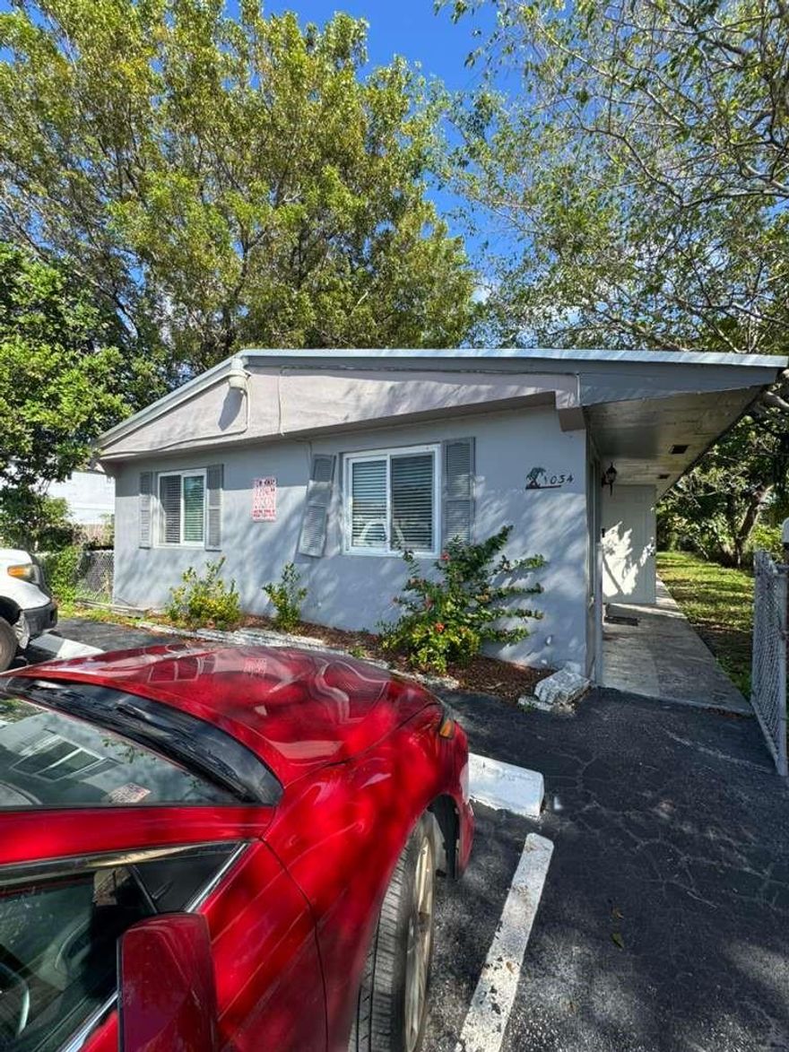 Spacious and bright 1-bedroom apartment available for rent. This unit features an open-concept living area, a modern kitchen with plenty of storage, and a comfortable bedroom with ample closet space. Conveniently located near shopping, dining, and public transportation. Perfect for singles or couples looking for a clean and cozy place to call home