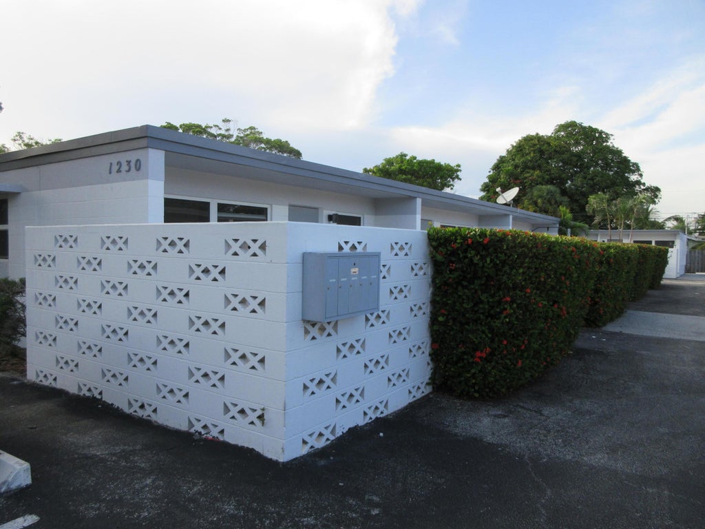 Photo of 1228 18th Avenue N #4, Lake Worth Beach, FL 33460 (MLS # R11016125)