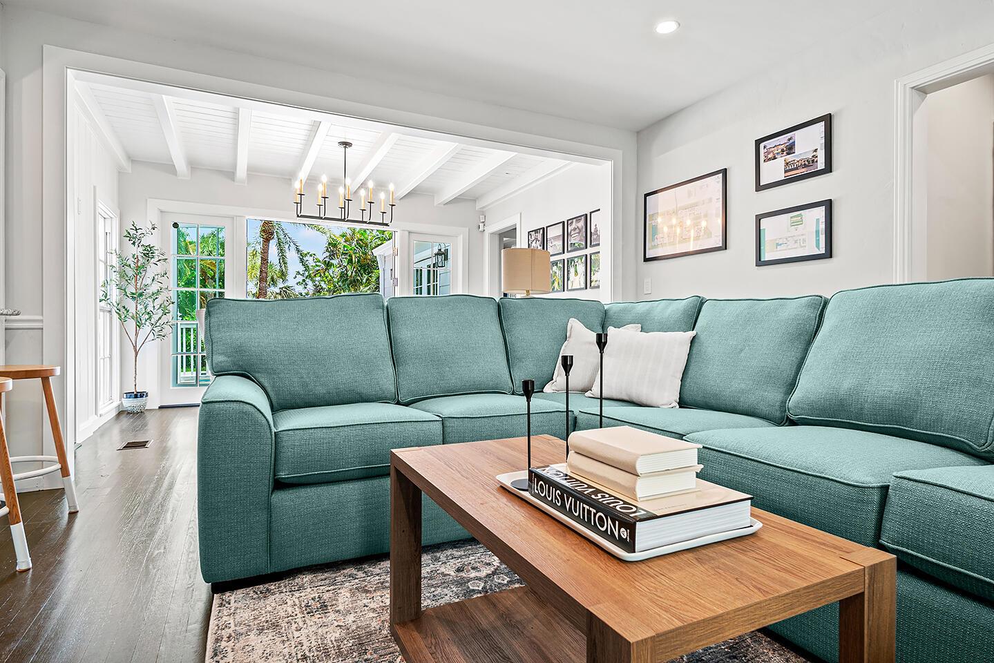 ESTATES OF SOUTH PALM BEA - Residential Lease