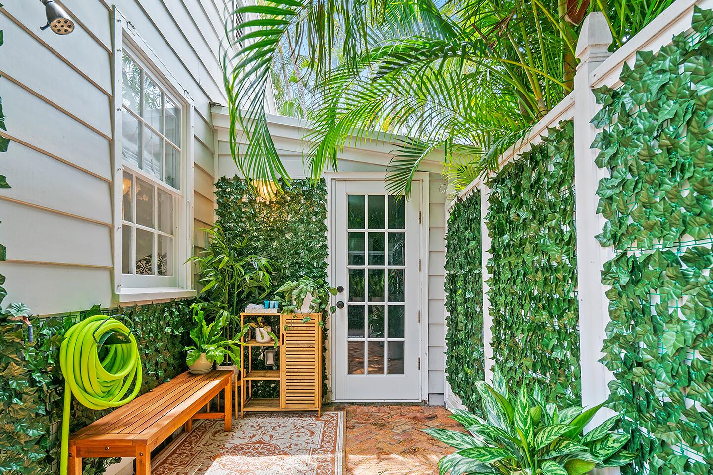 ESTATES OF SOUTH PALM BEA - Residential Lease