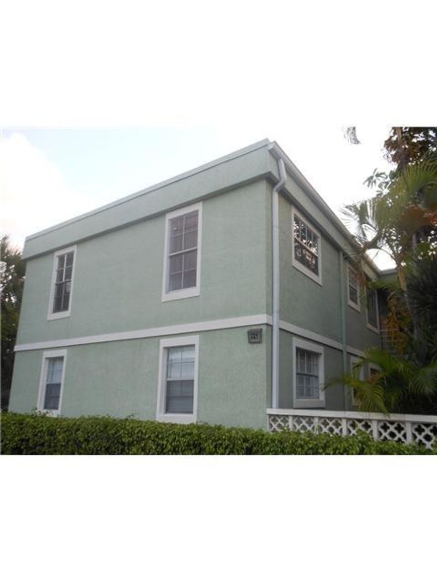 MOVE-IN READY: 3 bed, 2 bath & balcony. This unit features stainless steel appliances, granite counter tops, laminate floors, washer/dryer w/in the unit, ceiling fans & more.  Located within complex surrounded by lush tropical grounds & its own community  pool.  FIRST + SECURITY MOVES YOU IN W/ACCEPTABLE CREDIT.