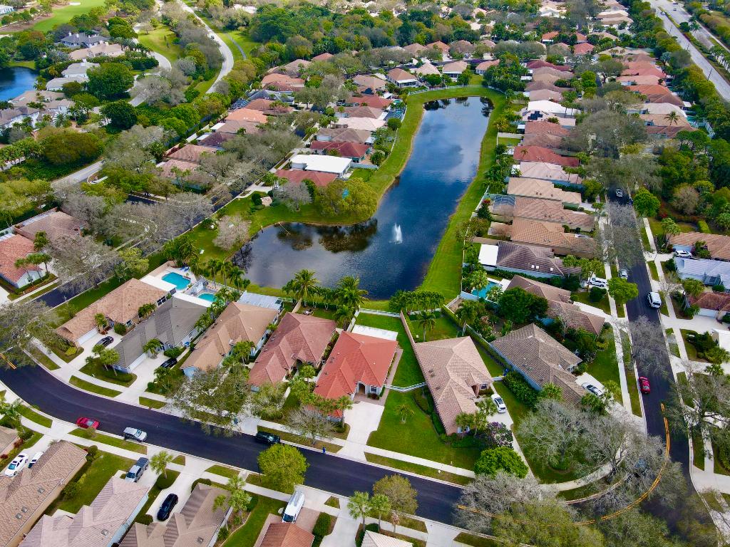 HAMPTONS AT MAPLEWOOD - Residential Lease